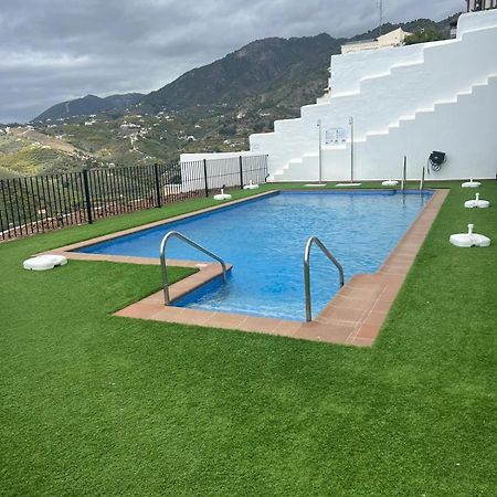 Atico Con Increibles Vistas A Las Montanas Y Mar Frigiliana Exterior foto